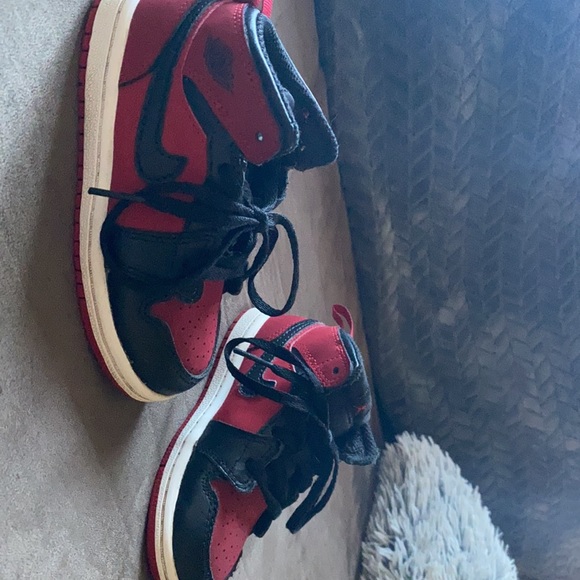 Children’s Nike Jordan’s - Picture 2 of 6